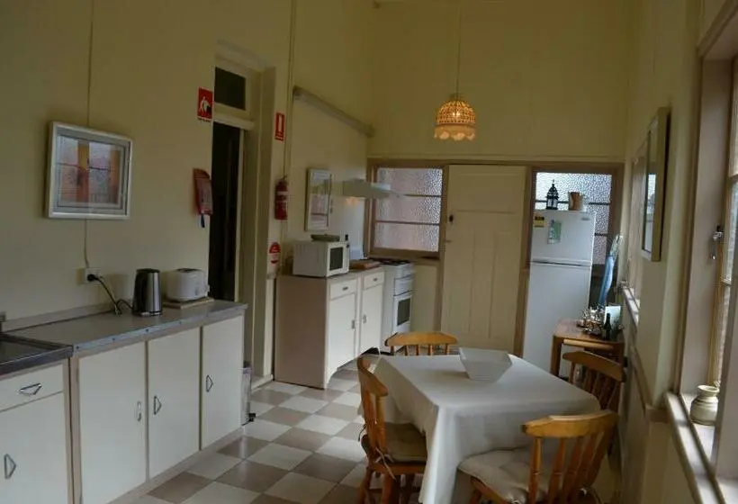 اتاق استاندارد, Old Parkes Convent