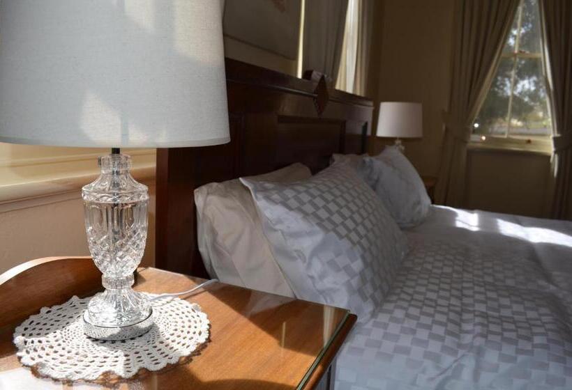 اتاق استاندارد, Old Parkes Convent