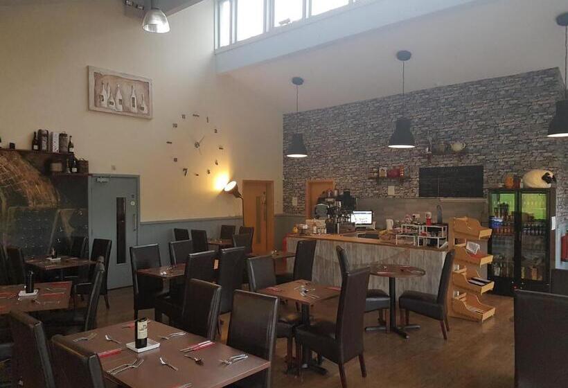 디럭스 룸, The Boe Rigg