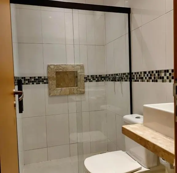 Standard Kolmen Hengen Huone, Guess Hotel & Motel