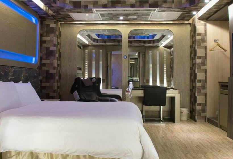 اتاق اکونومی, Holiday Motel