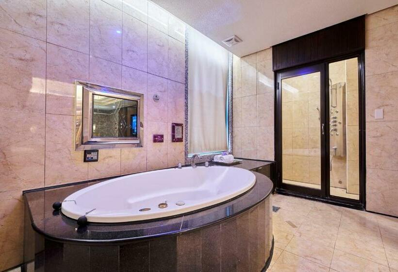 اتاق استاندارد با وان آب گرم, Holiday Motel