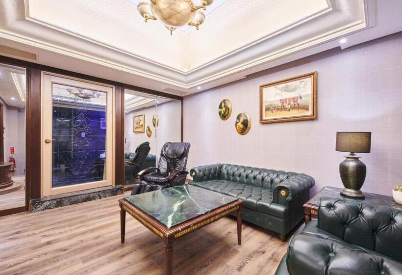 اتاق استاندارد چهار تخته, Holiday Motel