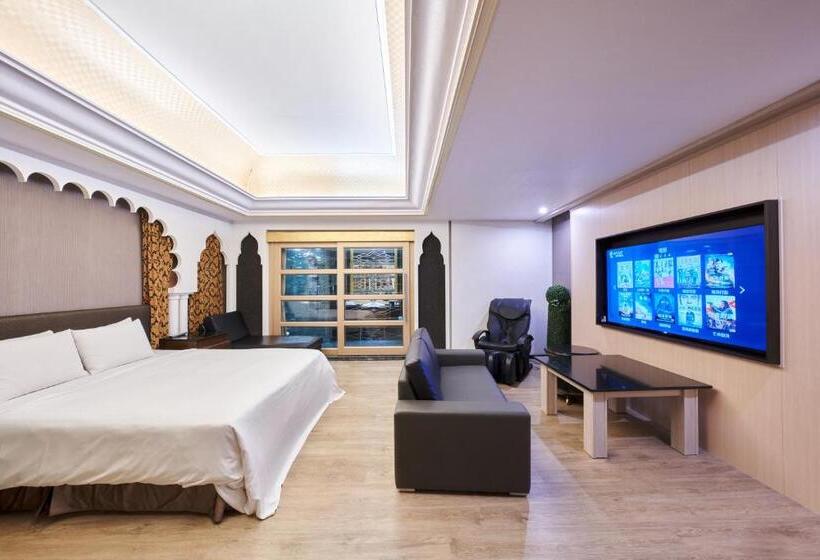 اتاق لوکس, Holiday Motel