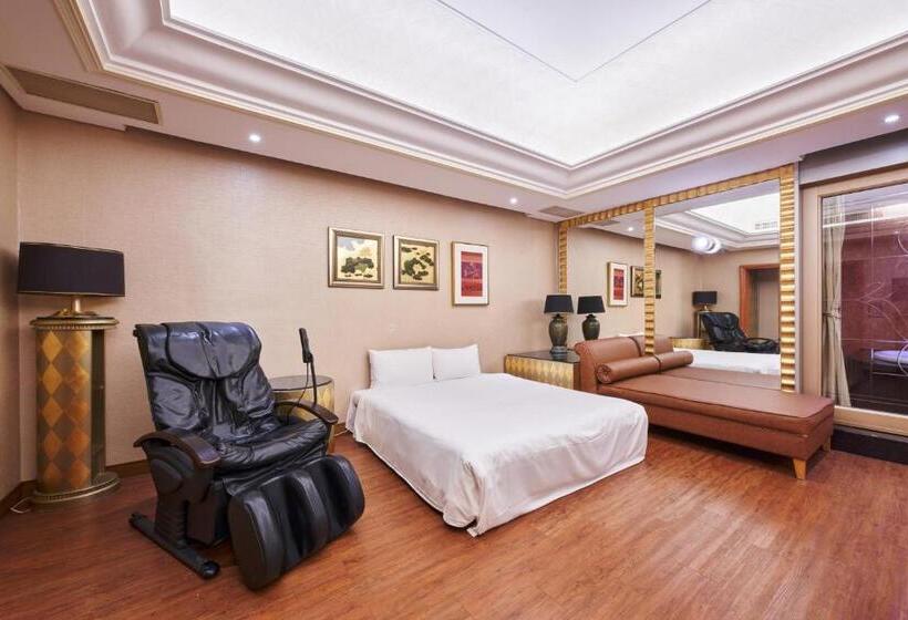 اتاق لوکس چهار تخته, Holiday Motel