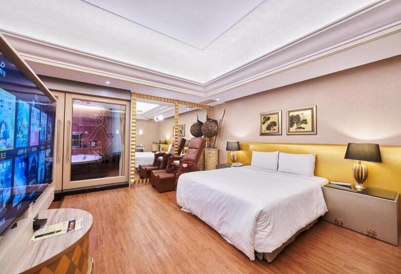 اتاق لوکس چهار تخته, Holiday Motel