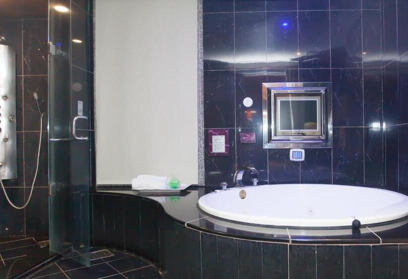 اتاق استاندارد با وان آب گرم, Holiday Motel