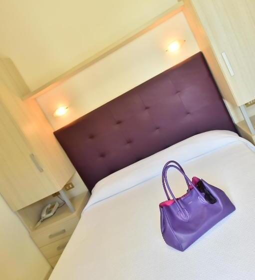 Habitació Estàndard, Della Motta