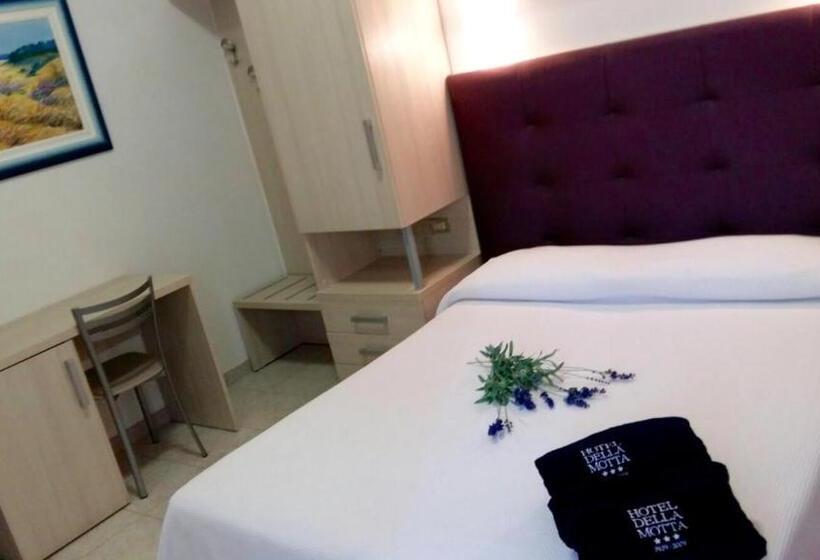 Habitació Estàndard, Della Motta