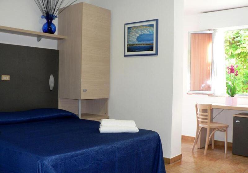 Habitació Triple Estàndard, Della Motta