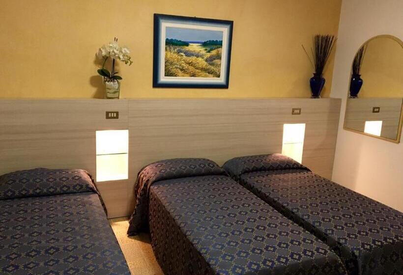 Habitació Triple Estàndard, Della Motta