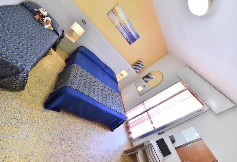 Habitació Triple Estàndard, Della Motta