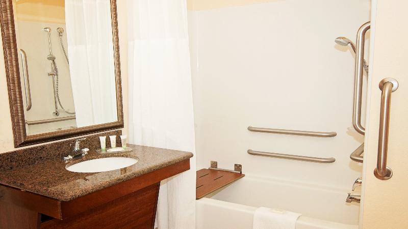 اتاق استاندارد سه نفره, Grand Bay Resort
