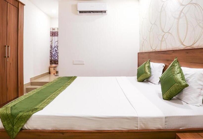 标准间, Treebo Comforts Inn, University Road Deralakatte