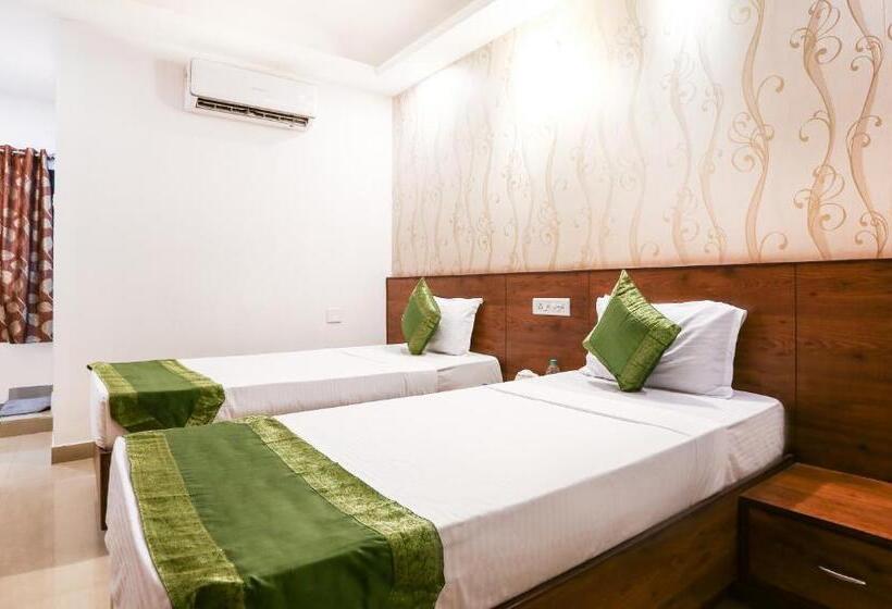 标准间, Treebo Comforts Inn, University Road Deralakatte