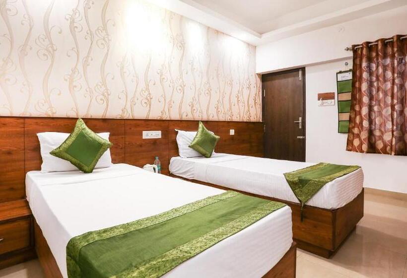 标准间, Treebo Comforts Inn, University Road Deralakatte