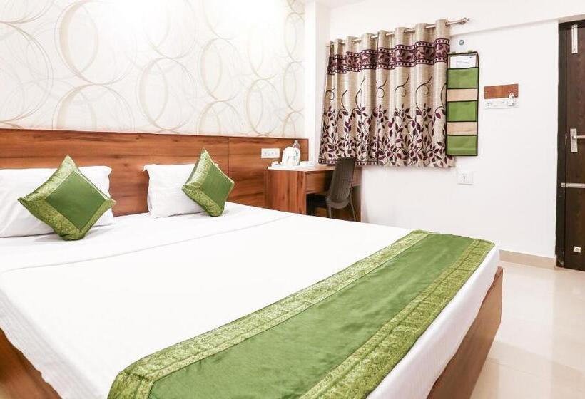 标准间, Treebo Comforts Inn, University Road Deralakatte