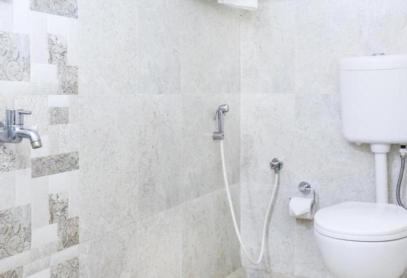 高级大房间, Treebo Comforts Inn, University Road Deralakatte