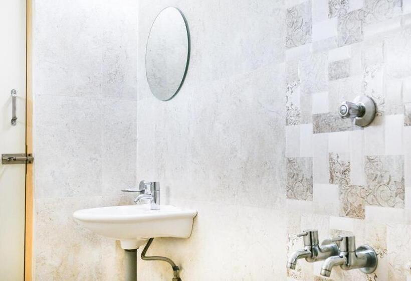 高级大房间, Treebo Comforts Inn, University Road Deralakatte