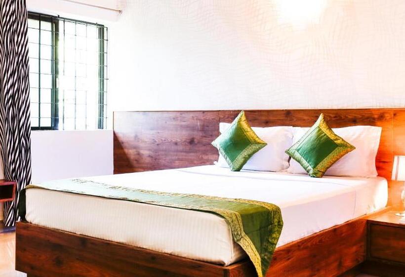 高级大房间, Treebo Comforts Inn, University Road Deralakatte