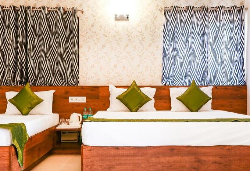 高级大房间, Treebo Comforts Inn, University Road Deralakatte