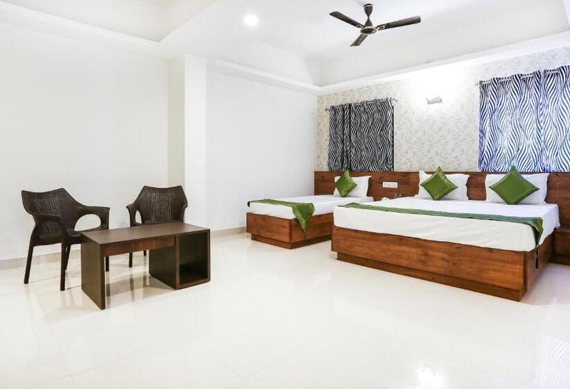 高级大房间, Treebo Comforts Inn, University Road Deralakatte