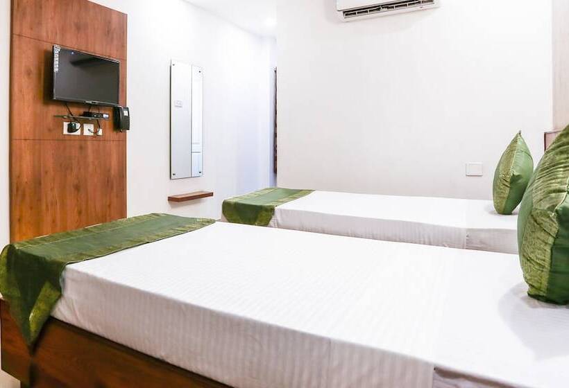 标准间, Treebo Comforts Inn, University Road Deralakatte