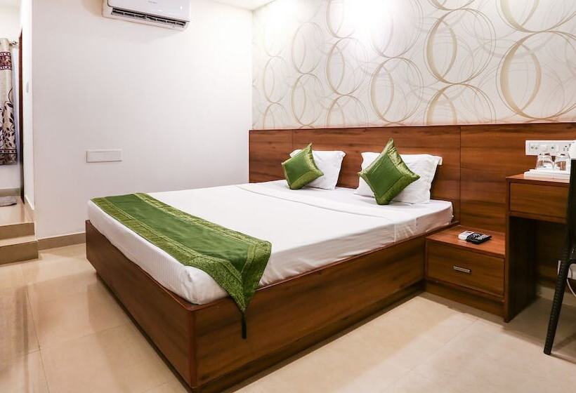 标准间, Treebo Comforts Inn, University Road Deralakatte