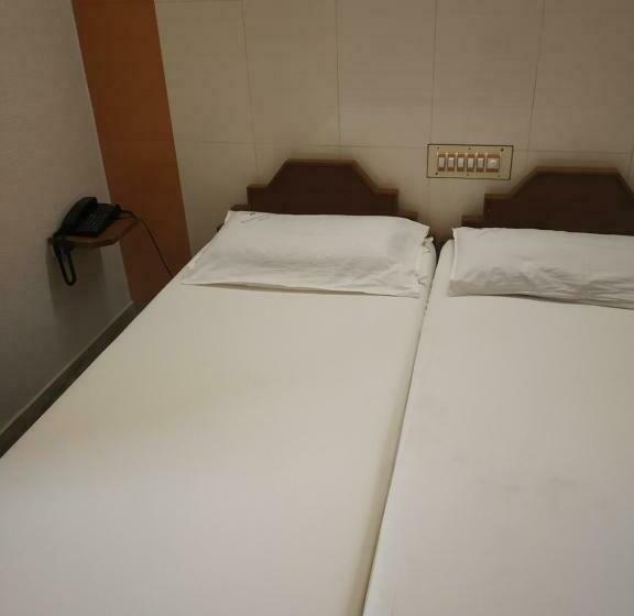 اتاق استاندارد یک نفره, Krishna Lodge