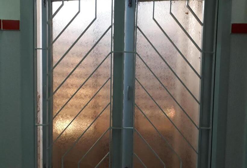 اتاق استاندارد یک نفره, Krishna Lodge