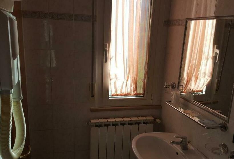 اتاق استاندارد یک نفره, Patrizia