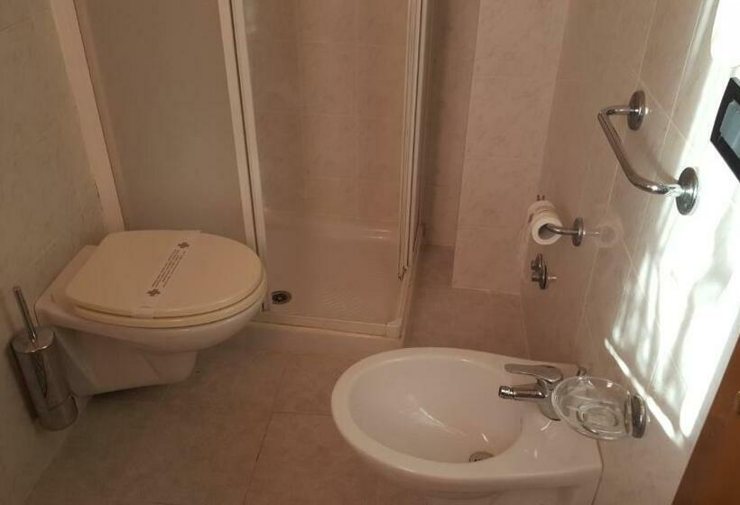 اتاق استاندارد یک نفره, Patrizia