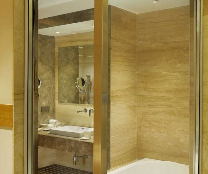 غرفة ديلوكس, Radisson Blu Jammu