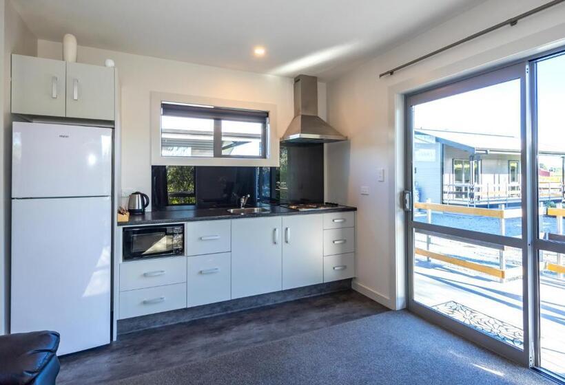 Номер Стандарт Двуспальная Кровать, Black On Grey