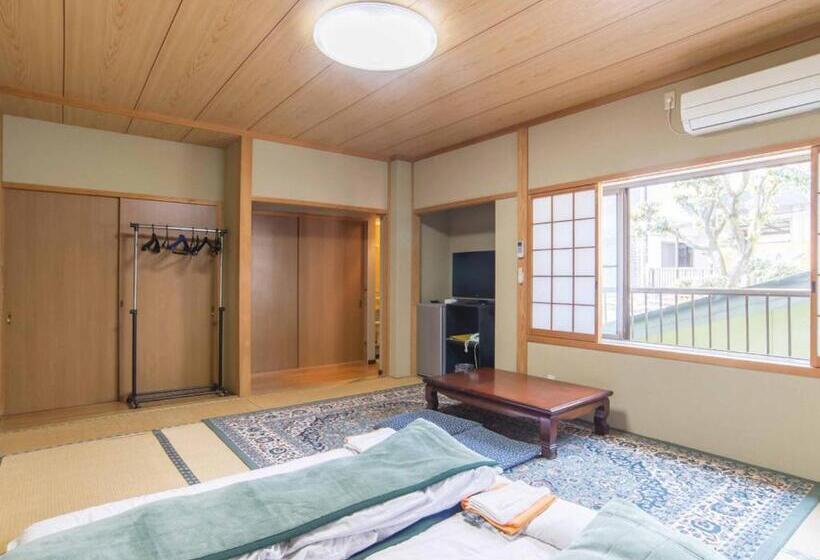 غرفة عائلية, Kenrokuen