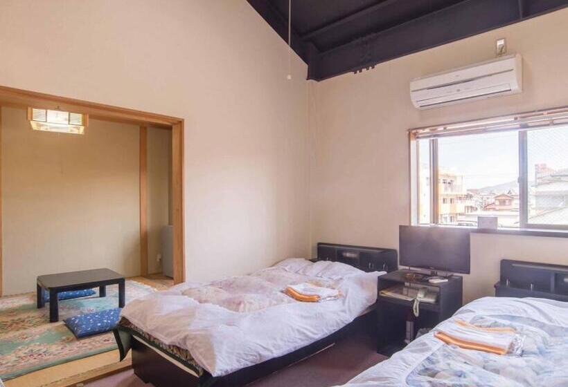 חדר משפחתי, Kenrokuen