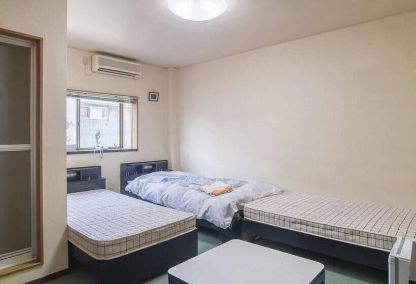 חדר סטנדרט לשלושה, Kenrokuen