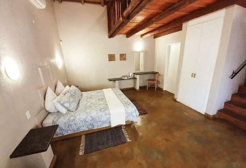 Perhehuone, Shingalana Guest Lodge