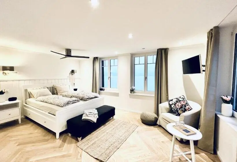 キングサイズベッドのスタンダードルーム, Boutique Hotel Niesenblick   Direkt Am Thunersee Gelegen Mit Self Check In & Digitaler Rezeption