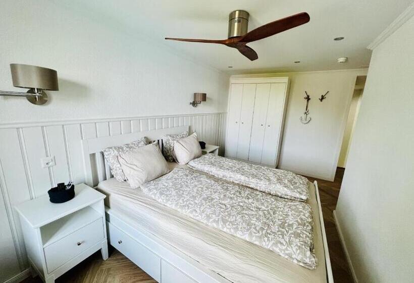 Номер Deluxe Вид на Озеро, Boutique Hotel Niesenblick   Direkt Am Thunersee Gelegen Mit Self Check In & Digitaler Rezeption