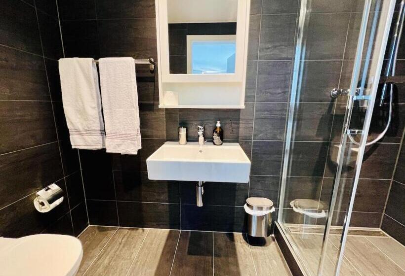 Номер Deluxe Вид на Море с Балконом, Boutique Hotel Niesenblick   Direkt Am Thunersee Gelegen Mit Self Check In & Digitaler Rezeption