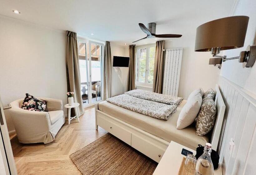 Номер Deluxe Вид на Море с Балконом, Boutique Hotel Niesenblick   Direkt Am Thunersee Gelegen Mit Self Check In & Digitaler Rezeption