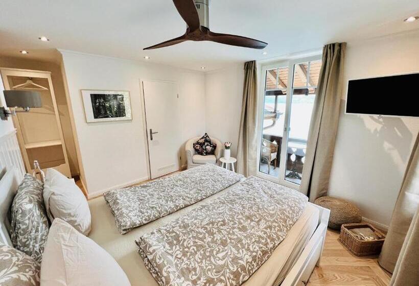 Номер Deluxe Вид на Море с Балконом, Boutique Hotel Niesenblick   Direkt Am Thunersee Gelegen Mit Self Check In & Digitaler Rezeption