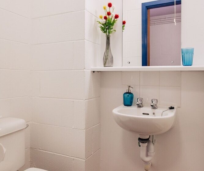 اتاق استاندارد با سرویس بهداشتی مشترک, Dcu Rooms All Hallows