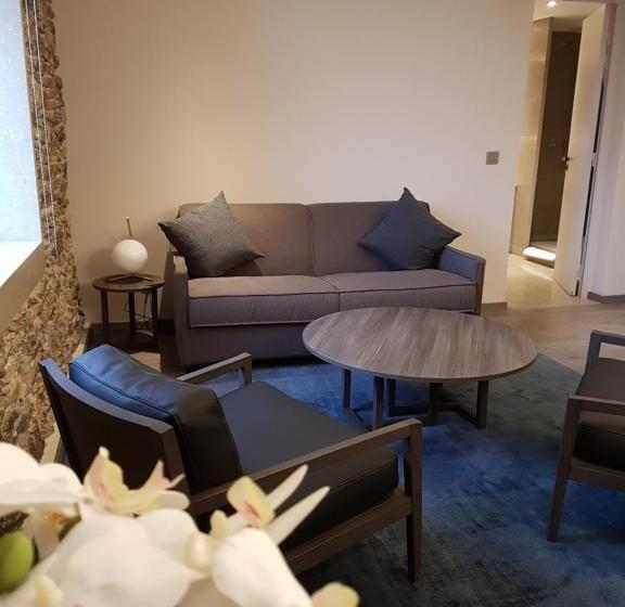 سوییت اجرایی, Etoile De Pompadour