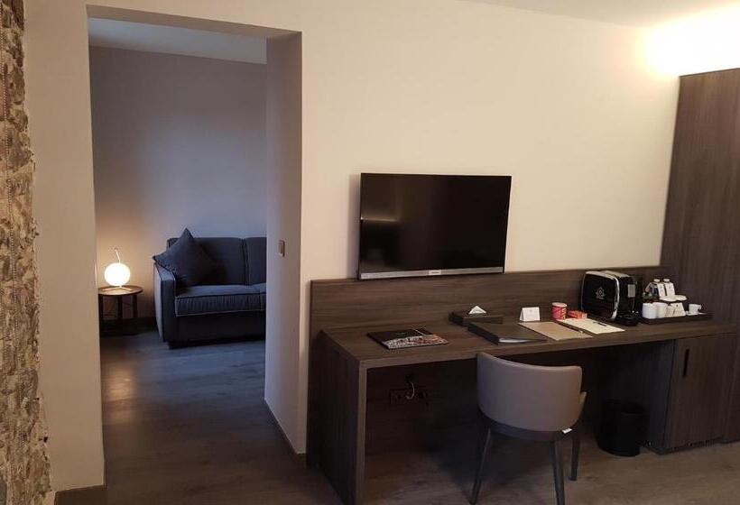 Номер Deluxe, Etoile De Pompadour