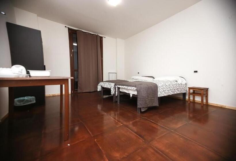 غرفة قياسية سرير كينج لذوى الإحتياجات الخاصة, La Boheme Smart