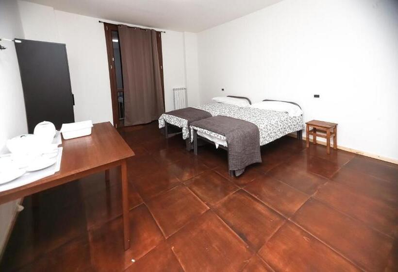 غرفة قياسية سرير كينج لذوى الإحتياجات الخاصة, La Boheme Smart