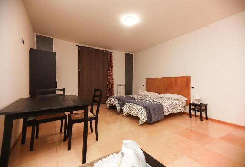 غرفة قياسية سرير كينج لذوى الإحتياجات الخاصة, La Boheme Smart