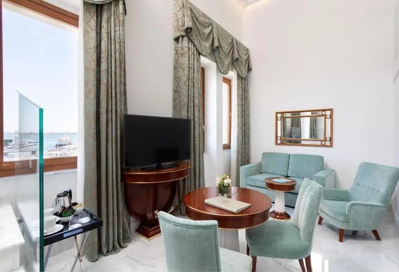 キングサイズベッドのスイートルーム, Ortea Palace Hotel, Sicily, Autograph Collection